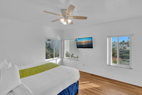 Silver Spray Motel - image 14