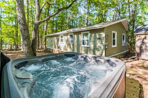 Cozy & Modern w Hot Tub, Fire Pit, Grill & Pond detail