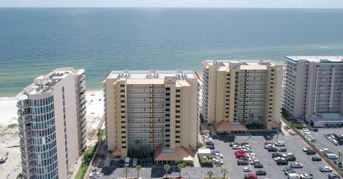 Beachfront condo on white sands, multiple pools in Orange Beach (AL)