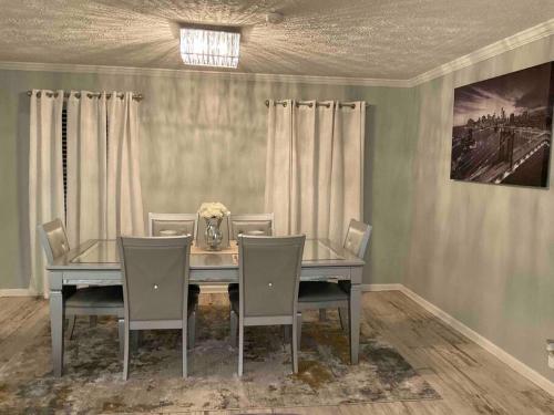 Renovated 3bedroom 2.5bath 2 story house w/ garage in Suwanee (Georgia)