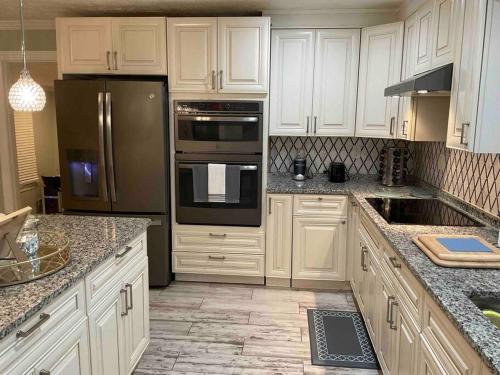 Renovated 3bedroom 2.5bath 2 story house w/ garage in Suwanee (Georgia)