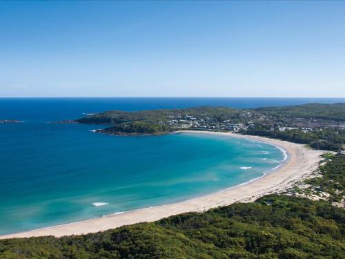 OFFLINE - Enchanting 3BR Holiday Home in Fingal Bay