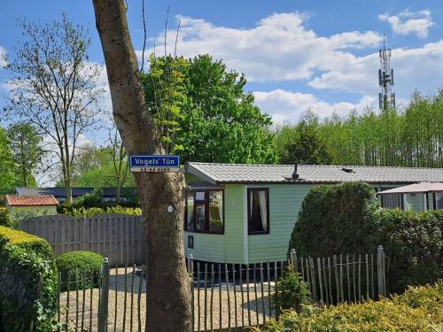 Cozy chalet with spacious garden in Friesland in Tzummarum