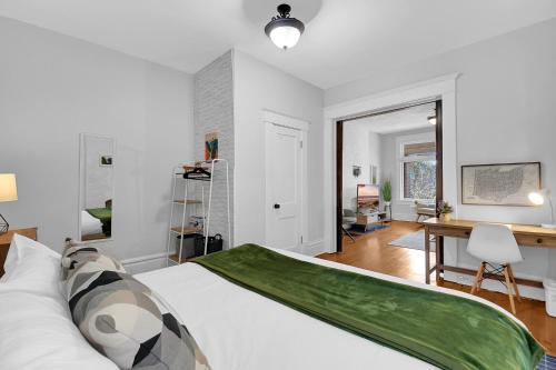 Modern European 1BR near DT-Historic St in Columbus, USA