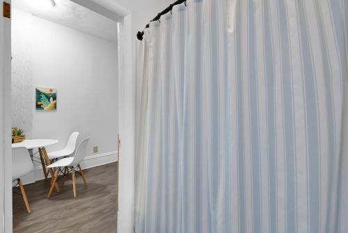 Modern European 1BR near DT-Historic St in Columbus, USA