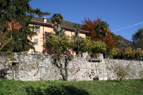 Antico Glicine B&B in Maslianico