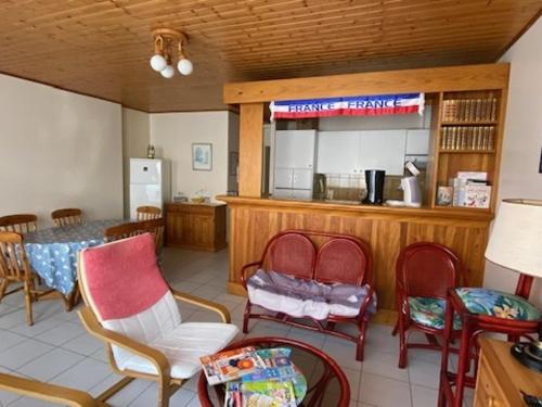 Vacances à 150m de la plage, appart 2 ch. + mezzanine, 6 pers., proche centre et commodités - FR-1-612-11