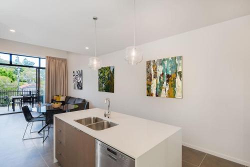 H6B - Round About Bulimba - image 3