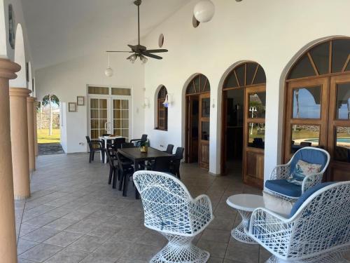 Ocean Breeze Villa Carismar in Cabrera