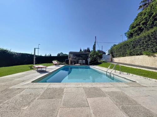 Un appartement 2 pièces dans une maison avec piscine et parking - Location saisonnière - Vence