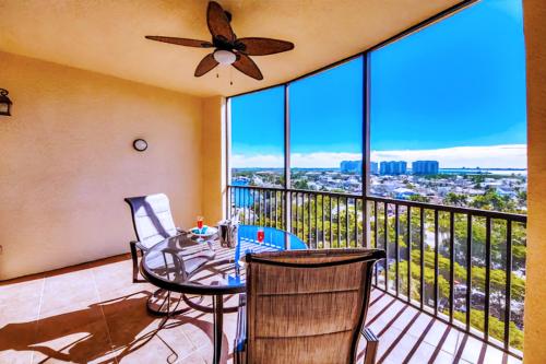 Vista Del Mar at Cape Harbour Marina, 10th Floor Luxury Condo, King Bed, Views!