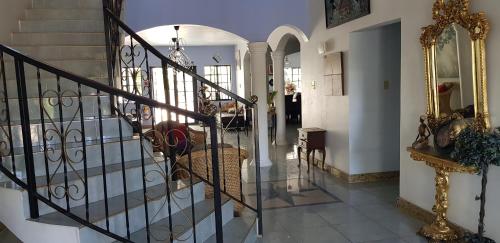 المنظر الخارجي, Little Savoy Guest House new in رن أواي باي