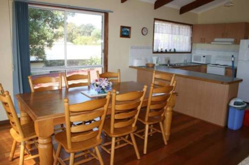 Three-Bedroom House image 10