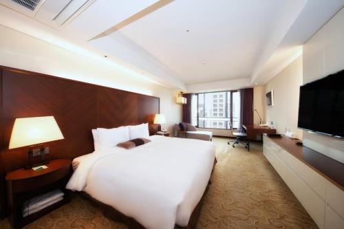 Koreana Hotel Room Type - Premier King Room