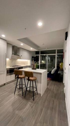 Brand New Starling Luxury Condo with Mountain Views in Burnaby (BC)