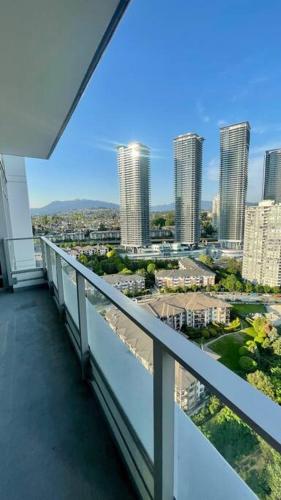 Brand New Starling Luxury Condo with Mountain Views in Burnaby (BC)