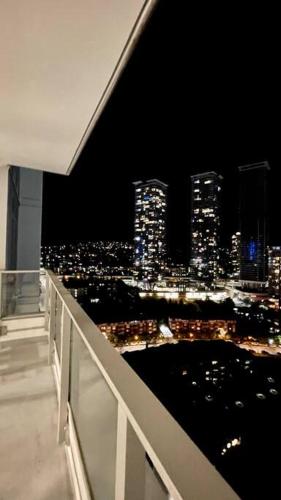 Brand New Starling Luxury Condo with Mountain Views in Burnaby (BC)