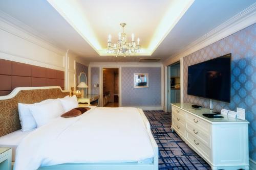 Royal Suite (1 King bed)