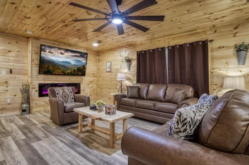 Hidden Creek Pool Table Hot Tub FREE tickets each paid day Pool Table!!! - image 5