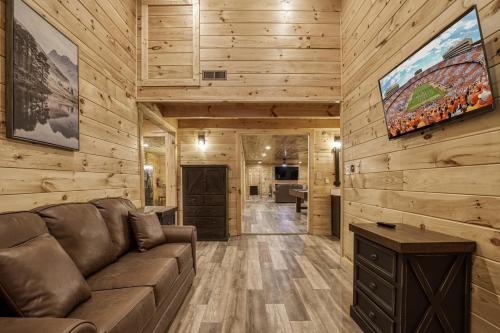 Hidden Creek Pool Table Hot Tub FREE tickets each paid day Pool Table!!! - image 4