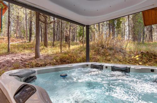 Henrys Cast by KABINO Hot Tub Large Driveway PS4 Dog Friendly Fire Pit Fireplace, Island Park (fotografie 2)