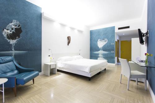 1 queen bed, 2 twin beds