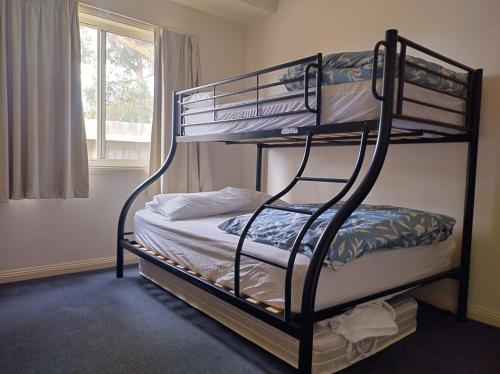 Unit 2 at 63 Dunsmore Road Cowes - Stay 4 Pay 3 - Promo code Getaway