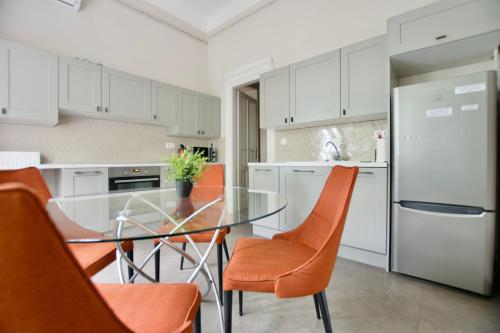 Standard Apartment by Hi5 - Kecskemeti street suite