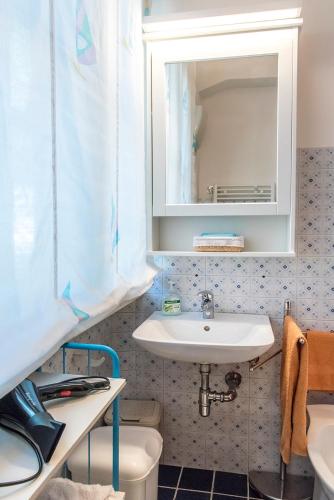 M261 - Marcelli trilocale ristrutturato con terrazzo vista mare pt - image 2