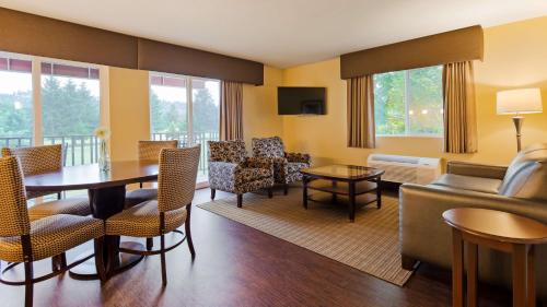 King Suite with Golf Course View and Balcony - Non-Smoking