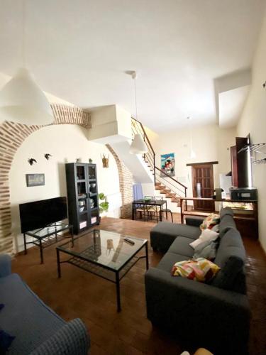  Dúplex con piscina en centro Cazalla, Ferienwohnung in Cazalla de la Sierra
