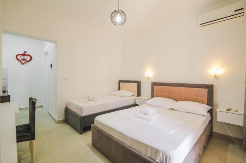 Double Room with Balcony image 10