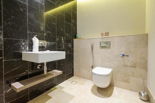 Bespoke Holiday Homes - Palm Jumeirah- 2 Bedroom Sea View with Pool & Beach Access, The 8, Dubái (foto 8)
