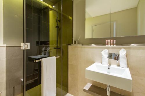 Bespoke Holiday Homes - Palm Jumeirah- 2 Bedroom Sea View with Pool & Beach Access, The 8, Dubái (foto 9)