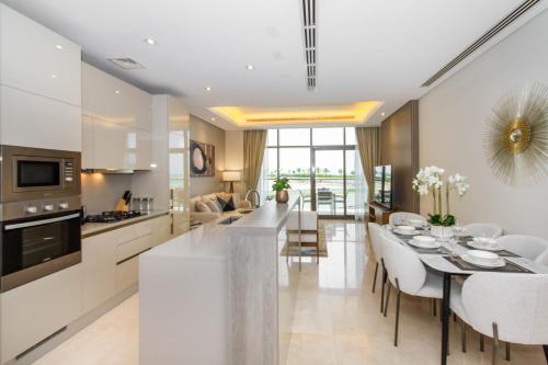 Bespoke Holiday Homes - Palm Jumeirah- 2 Bedroom Sea View with Pool & Beach Access, The 8, Dubái (foto 7)
