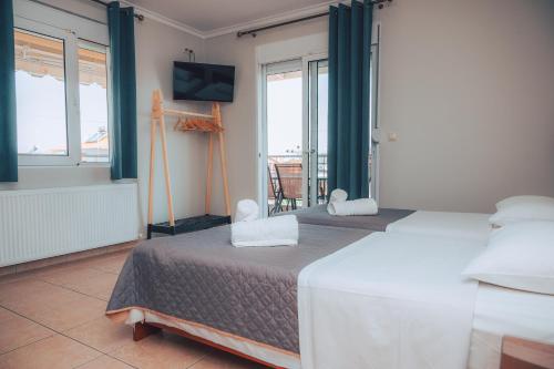 2 bedrooms, 3 beds