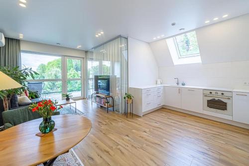 Sky Apartment with free parking and balcony & AC