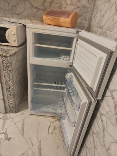 STUDIO NEUF PROPRETE ET HYGIENE IRREPROCHABLE Proche des bus CTM - 4 em étage face terrasse STUDIO NEUF PROPRETE ET HYGIENE IRREPROCHABLE Proche des bus CTM - 4 em étage face terrasse