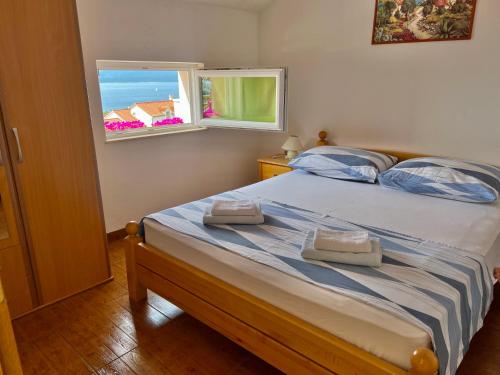 One-Bedroom Attic Apartment with Sea view  image 7