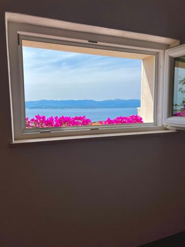 One-Bedroom Attic Apartment with Sea view  image 6