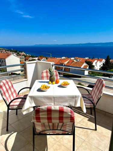 One-Bedroom Attic Apartment with Sea view  image 2