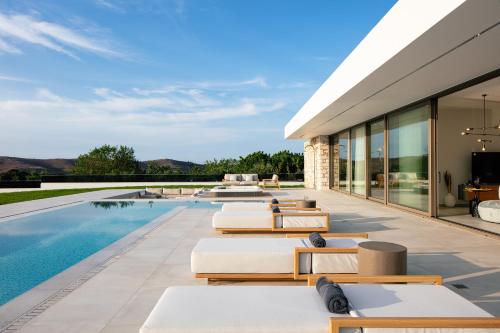 Cresto Iconic Villa, with Heated Spa Whirlpool, By ThinkVilla – khách sạn tại Geropotamos