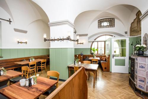 Restaurant, Hotel Der Lowen in Hagnau