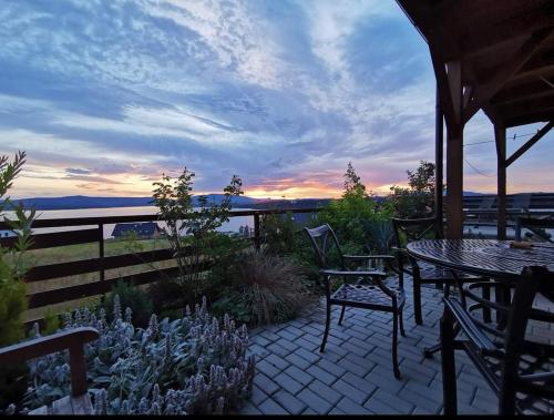 Apartmán s terasou a výhledem na jezero Lipno (Apartman s terasou a vyhledem na jezero Lipno) in Фримбурк