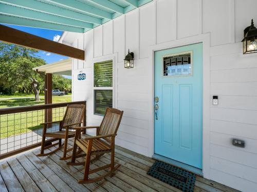 Five Oaks Cottage in Rockport, USA