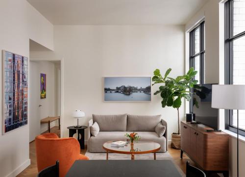 One-Bedroom Apartment image 7