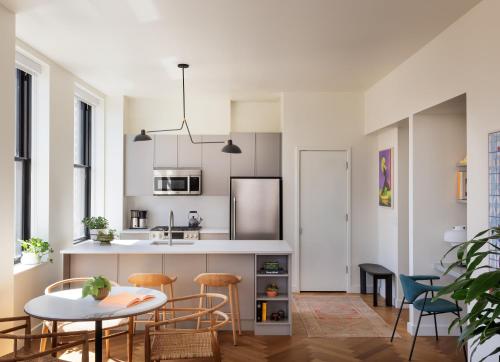 One-Bedroom Apartment image 6
