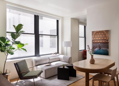 Vendégszoba, ROOST Detroit near MotorCity Casino