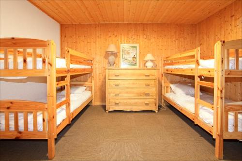 Six-Bedroom House image 5