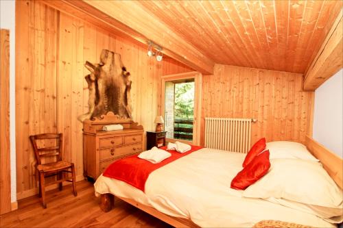 Six-Bedroom House image 4